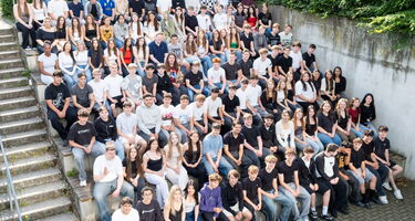 Gruppenbild der Abschlussklassen