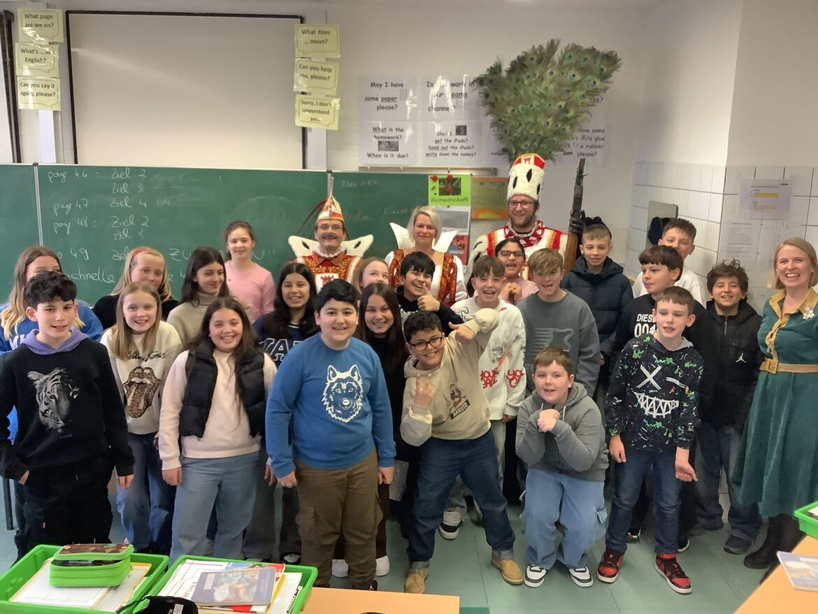 Porzer Dreigestirn zu Besuch bei der 5b